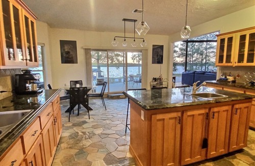 Oakhurst House | Panoramic Paradise - 1.5 acre Waterfront Lake Livingston Home