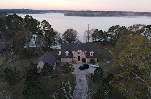 Oakhurst House | Panoramic Paradise - 1.5 acre Waterfront Lake Livingston Home
