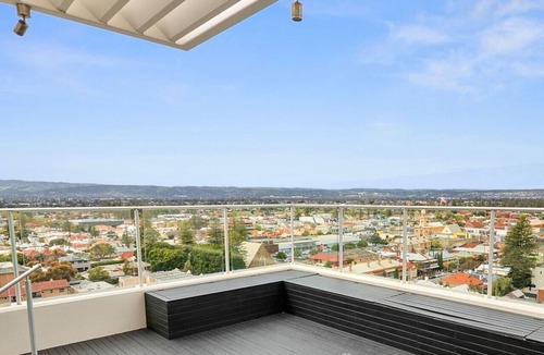 Glenelg Apartment | Panoramic Paradise in Glenelg