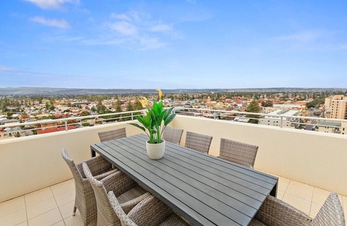 Glenelg Apartment | Panoramic Paradise in Glenelg