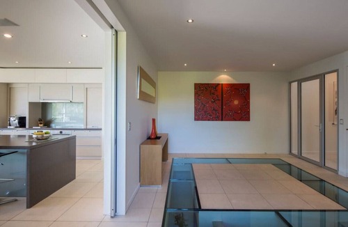 Queenstown City Centre Villa | Panoramic Queenscliff | Great location | Spa with a view
