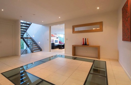 Queenstown City Centre Villa | Panoramic Queenscliff | Great location | Spa with a view