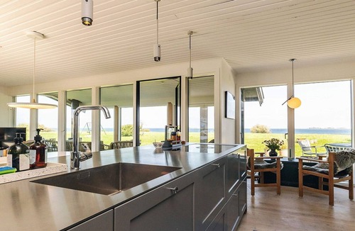 Aeroskobing House | Panoramic Retreat in Borgnaes