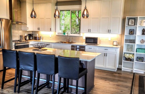 Carrolls Cabin | Panoramic River Views - Nature Framed at Every Window