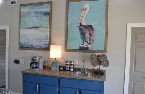 Sunbury House | Panoramic river views next to Sunbury Crab Co