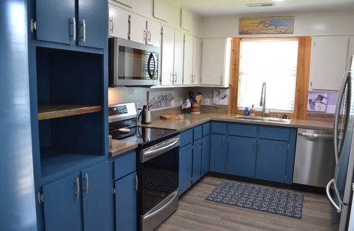 Sunbury House | Panoramic river views next to Sunbury Crab Co