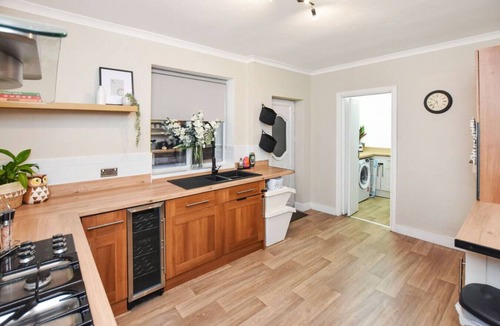 Heywood House | Panoramic Sunset Views - Free Parking