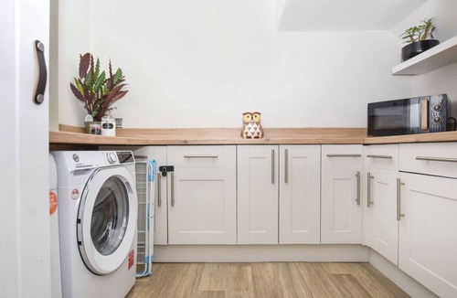 Heywood House | Panoramic Sunset Views - Free Parking