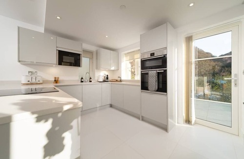 Lynmouth Apartment | Panoramic Sea & Valley Views | Luxe 2Bed | Terrace