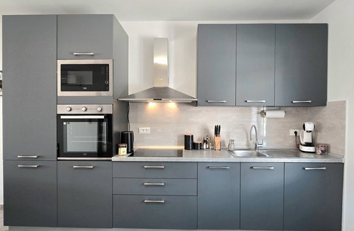 Mokosica Apartment | Panoramic Sea View Home with Covered Private Parking