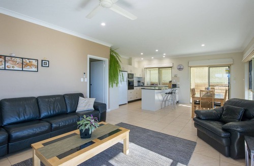 Emu Bay House | Panoramic Sea Views over Emu Bay