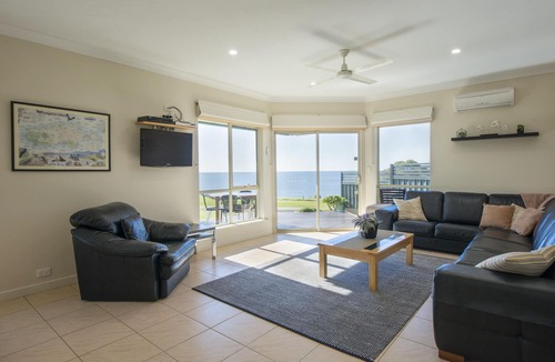 Emu Bay House | Panoramic Sea Views over Emu Bay