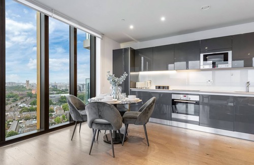 Elephant and Castle Apartment | Panoramic Sky Luxe 2-Bed Flat w with Breathtaking