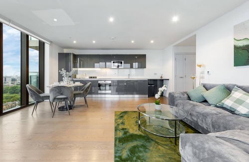 Elephant and Castle Apartment | Panoramic Sky Luxe 2-Bed Flat w with Breathtaking