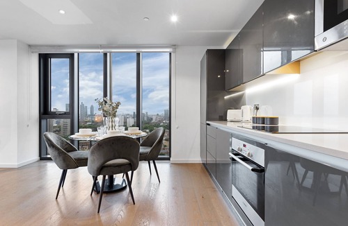 Elephant and Castle Apartment | Panoramic Sky Luxe 2-Bed Flat w with Breathtaking