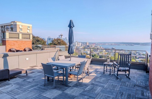 Lower Queen Anne House | Panoramic Skyline View - Luxury Residence