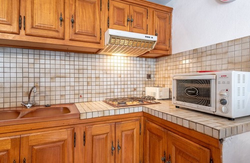 Grust Apartment | Panoramic South-Facing Apartment with Mountain Views