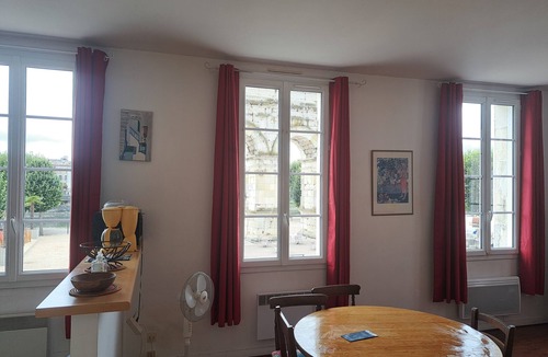 Saintes Apartment | Panoramic view accommodation