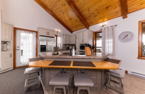 Baie-St-Paul House | Panoramic view on the river