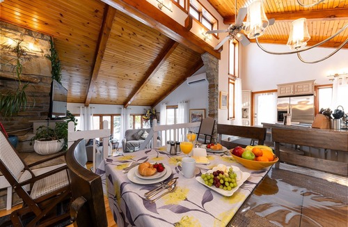 Baie-St-Paul House | Panoramic view on the river