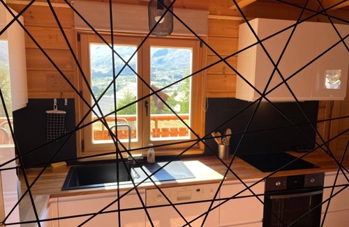 La Joue du Loup Ski Chalet | Panoramic view chalet ready for the piste