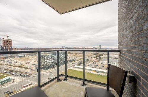 Flemingdon Park Apartment | Panoramic view Condo 2 BR 2 BA Free parking