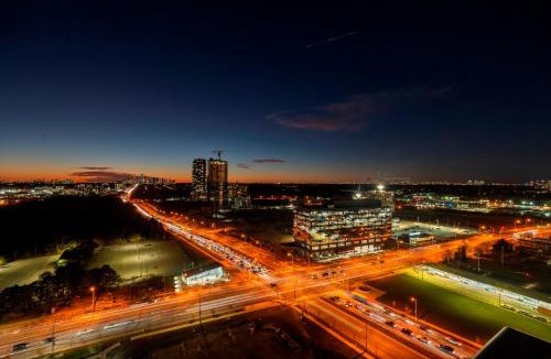 Flemingdon Park Apartment | Panoramic view Condo 2 BR 2 BA Free parking
