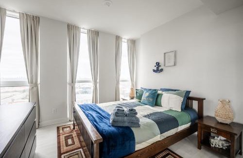 Flemingdon Park Apartment | Panoramic view Condo 2 BR 2 BA Free parking