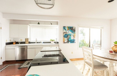 Rollingbay House | Panoramic View Home - 12 Guests