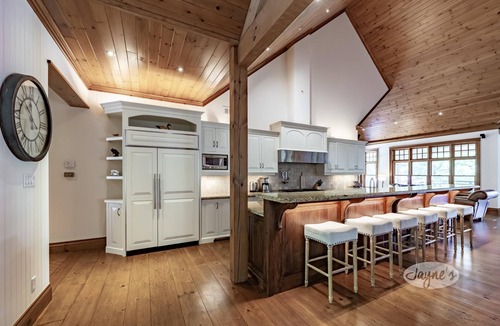 Bala Cottage | Panoramic View of Lake Muskoka, Privacy! Sleeps 20! Entertaining+! Location!