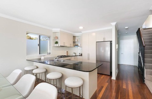 Sylvania House | Panoramic views, 5-bedroom waterfront