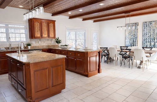 Altamont House | Panoramic Views at Paul’s Point