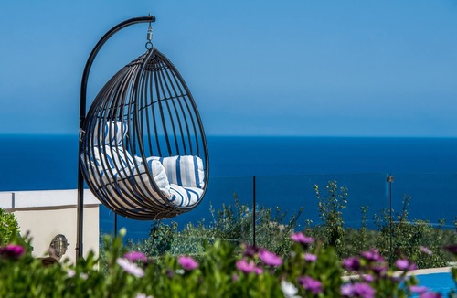 Akrotiri Villa | Panoramic Views, Authentic Atmosphere, Privacy, Luxury