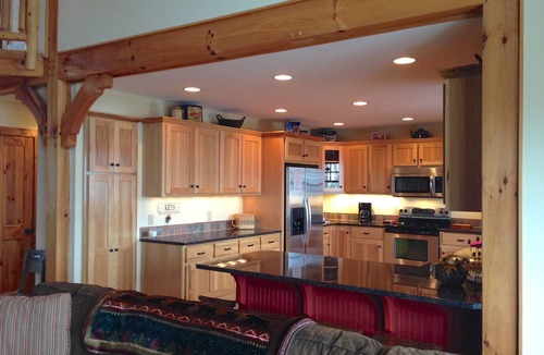 Boone Cabin | PANORAMIC Views!- EVCharging, 2 Primary Suites, +location, stocked kitchen!