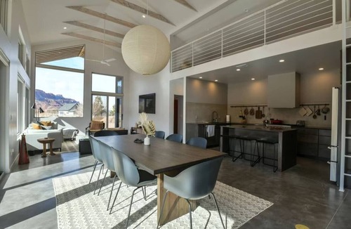 Moab South Valley House | Panoramic Views I Open Concept Floorplan I Private Hot Tub I Ample Parking