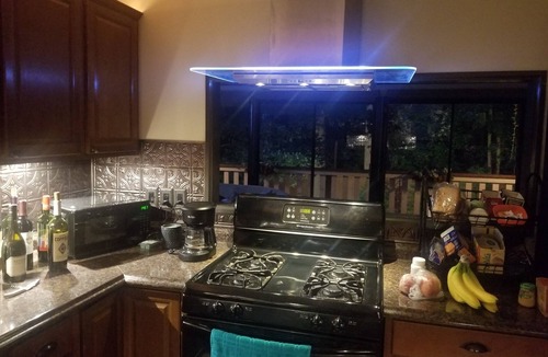 Tucker House | panoramic views, large hot tub/jacuzzi, cozy
