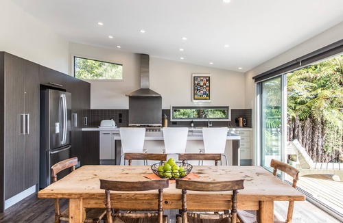 Tikitere House | Panoramic Views, Modern House, Private Jetty/Beach