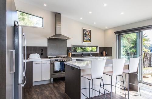 Tikitere House | Panoramic Views, Modern House, Private Jetty/Beach