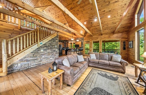 Gatlinburg Cabin | PANORAMIC VIEWS OF GREAT SMOKY MTS. STUNNING VIEWS OF MT. LECONTE ALL YEAR
