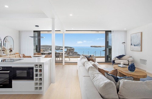 Fairlight Apartment | Panoramic Views of Harbour Spacious 2 bed 2.5 bath