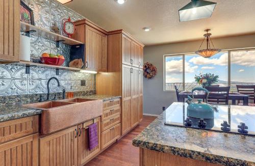 Tyrone House | Panoramic Vistas & Pergola: Silver City Escape!