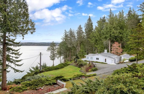 Lummi Island House | Panoramic Water Views/Pet Friendly