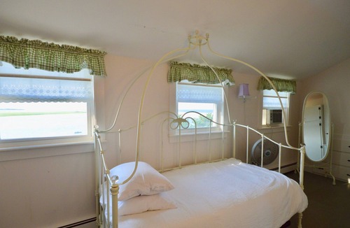 East Orleans House | Panoramic Water View - Private Stairs to the Beach