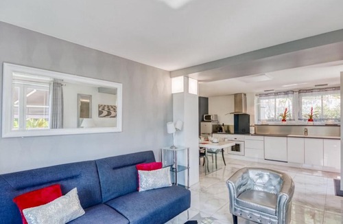 Tulle House | Panoramic White House Suite in Tulle