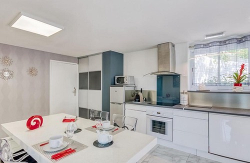 Tulle House | Panoramic White House Suite in Tulle