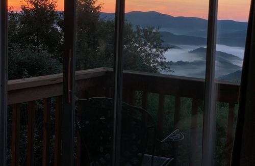 Seven Devils Cabin | PanoView Pickleball PoolTable Spa Kings Arcade Fire Table Fireplace Central
