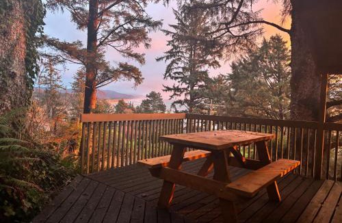 Neahkahnie Beach House | Pans Abode - Meredith Lodging