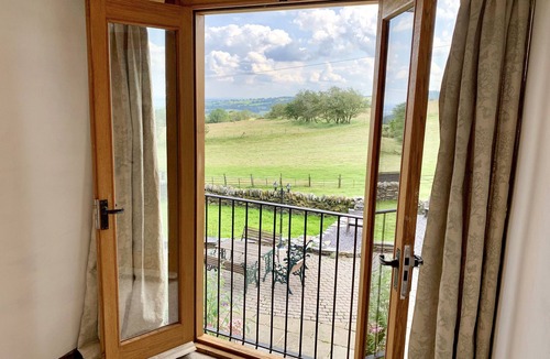 Pontfadog Cottage | PANT DAFYDD GOCH, pet friendly, with open fire in Llangollen