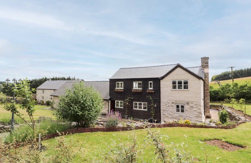 Pontfadog Cottage | PANT DAFYDD GOCH, pet friendly, with open fire in Llangollen