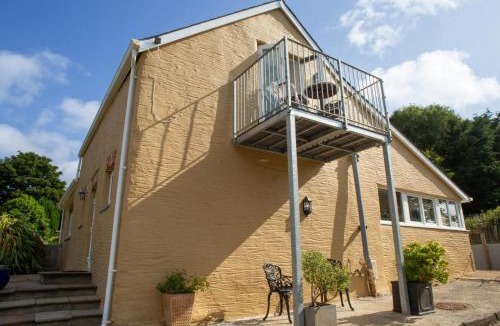 Tremain House | Pant Y Dwr Bach Cardigan